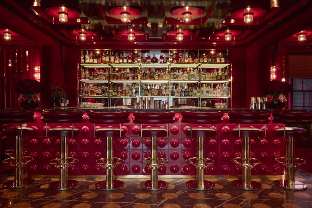 Where better to spend your Saturday night than expanding your social circle and, perhaps, meeting someone special while sipping in style at an exclusive Mayfair members club