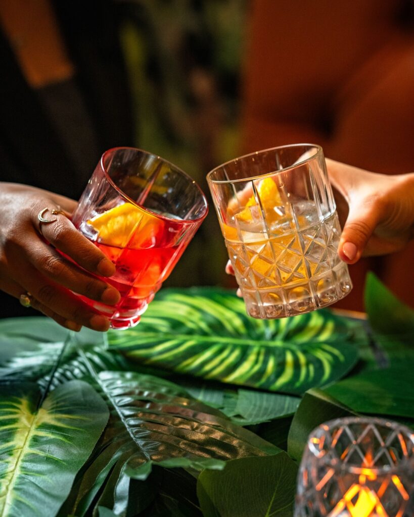 Join us for an exclusive festive evening at Leaf & Cane, the glamorous Latin-inspired cocktail bar tucked beneath the iconic 5* Hyatt Regency Blackfriars. A favourite among the City’s finance crowd, this atmospheric hideaway blends opulence with warmth—lush décor, intimate lighting, and a vibrant energy that makes it the perfect backdrop for a night of social connection.